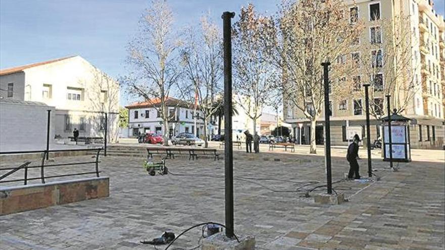 El Ayuntamiento de Coria realiza trabajos para adecuar la plaza del Doctor Viera