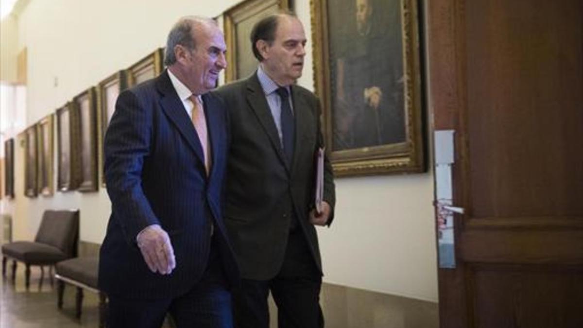 El presidente de Foment del Treball, Joaquim Gay de Montellà (izquierda), con el secretario general de esta patronal, Joan Pujol.