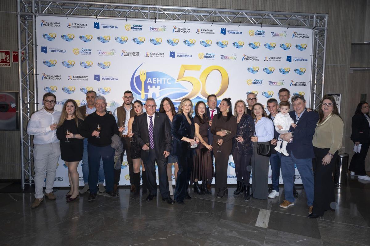 Una gran noche para la hostelería de Torrevieja para celebrar el 50 aniversario de su asociación