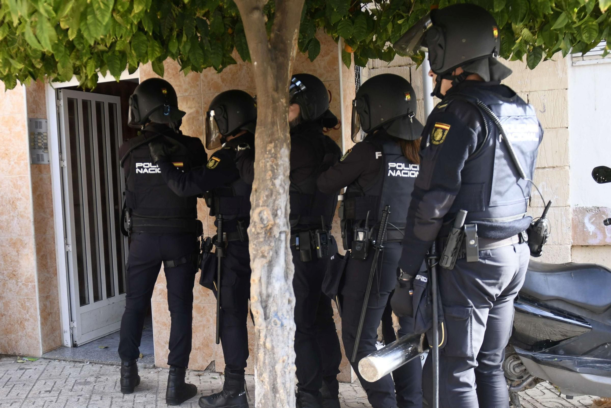 La redada contra el narcotráfico en el Polígono de La Paz, en imágenes