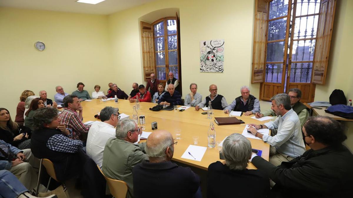 Reunión de la comisión de periferia con Miguel Ángel Torrico.