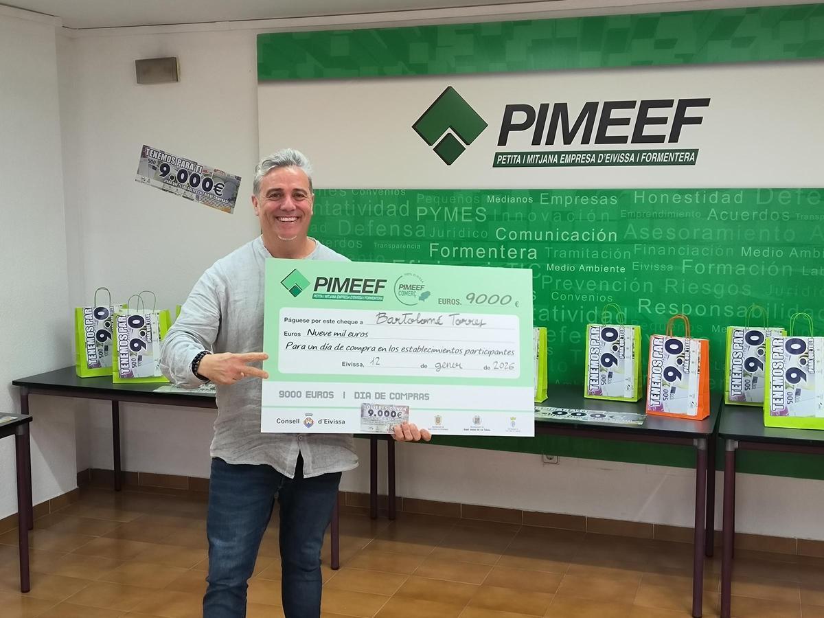 Bartolomé Torres, en la Pimeef con el cheque