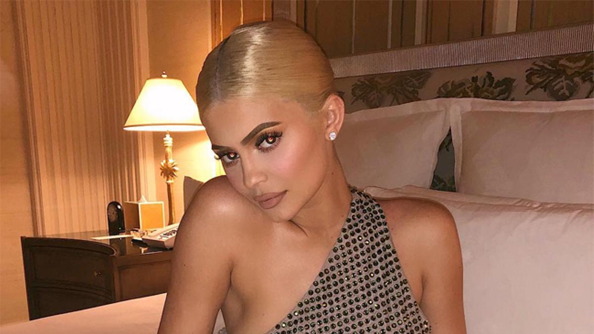 Kylie Jenner con vestido vintage de Gucci para celebrar su 21 cumpleaños en Las Vegas