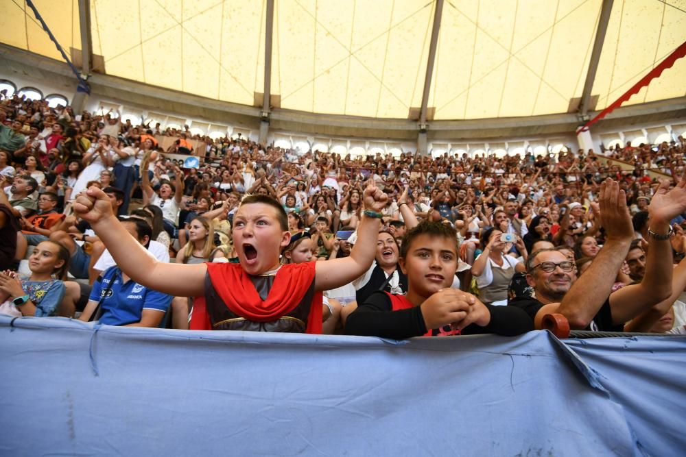 Miles de asistentes consolidan la Feira Franca como una de las fiestas históricas más destacadas de Galicia