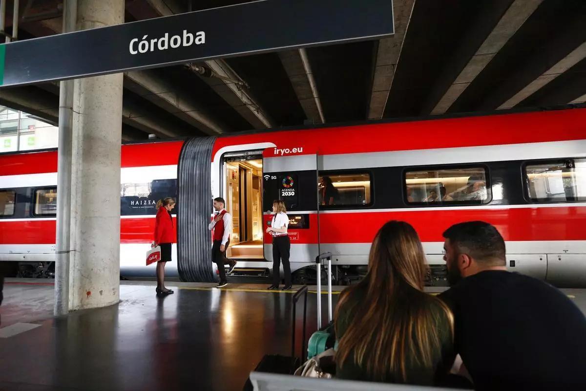 Tren Iryo en la estación de Córdoba.