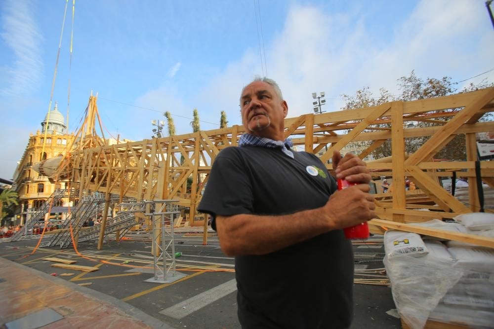 'Plantà' al tombe de la falla municipal