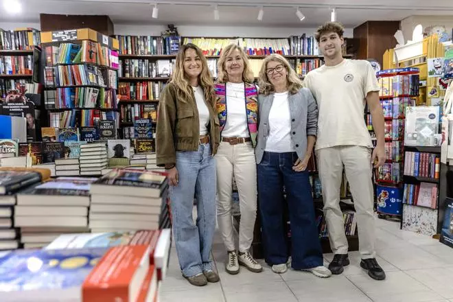 La veterana librería Llibres Colom busca relevo que la mantenga "viva"