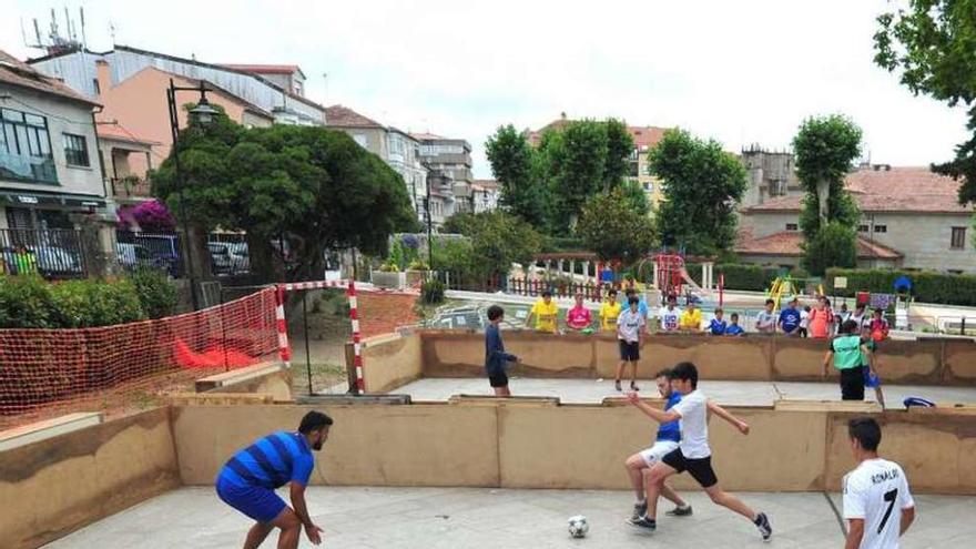 Zona lúdica del pazo de Torrado, en Cambados. // Iñaki Abella