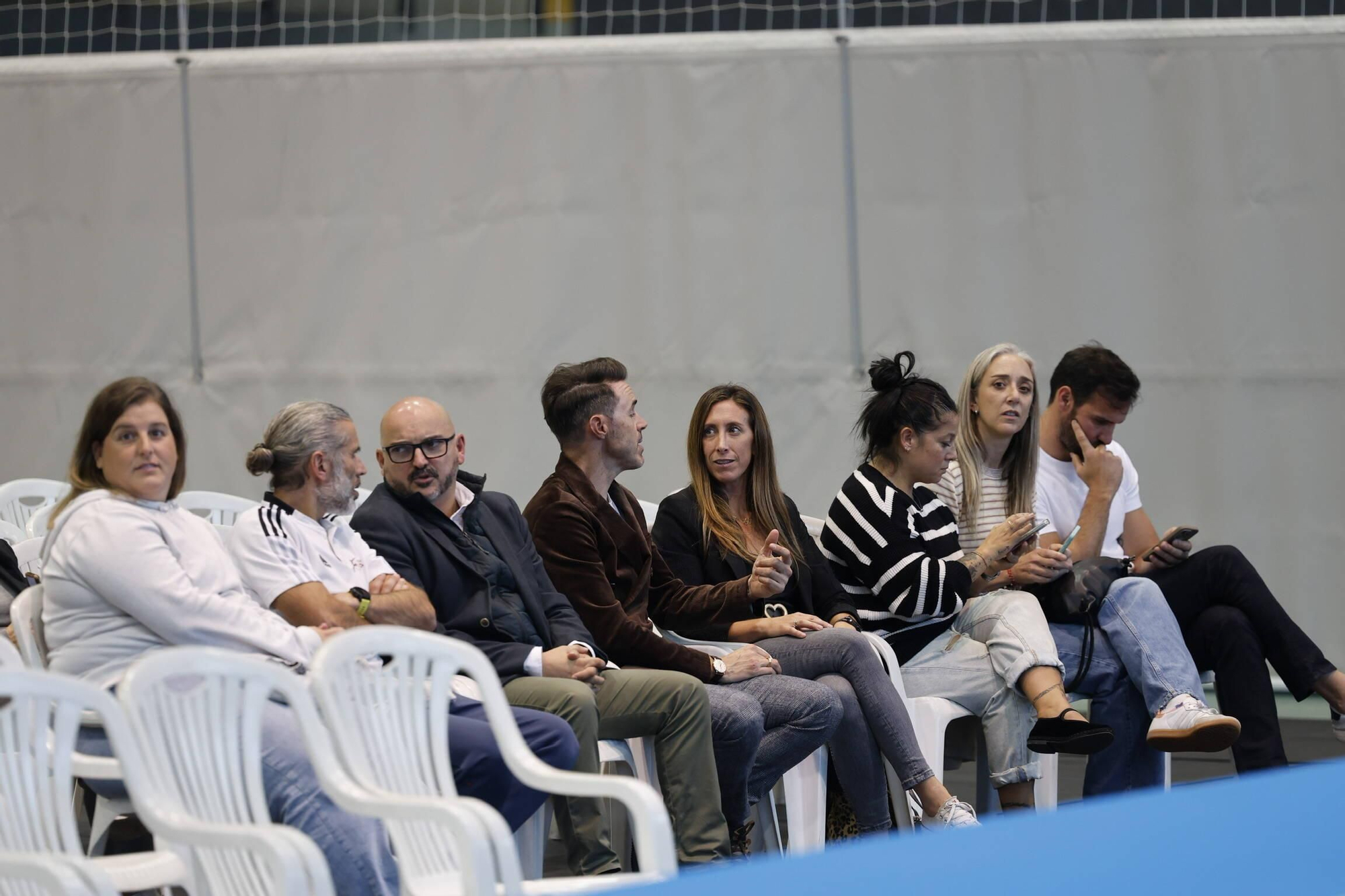 Carolina Marín recibe el cariño de medio millar de deportistas asturianos en Gijón y la visita sorpresa de Saúl Craviotto