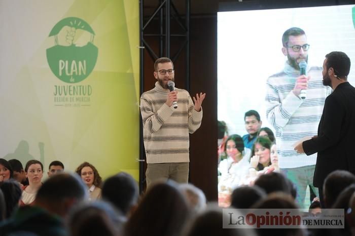 López Miras se codea con los jóvenes