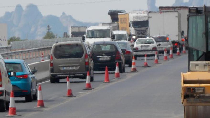 Les obres de desdoblament de la variant de Manresa causen cues quilomètriques