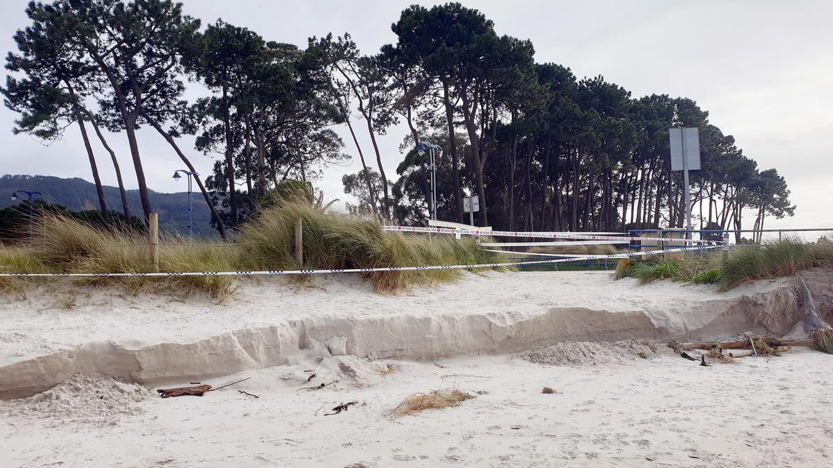 El Concello de Vigo cierra el acceso a la playa de O Vao