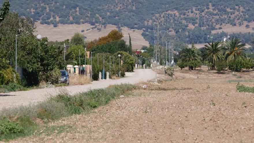 Urbanismo ordena paralizar las obras de una parcelación incipiente en Rosal del Rubio