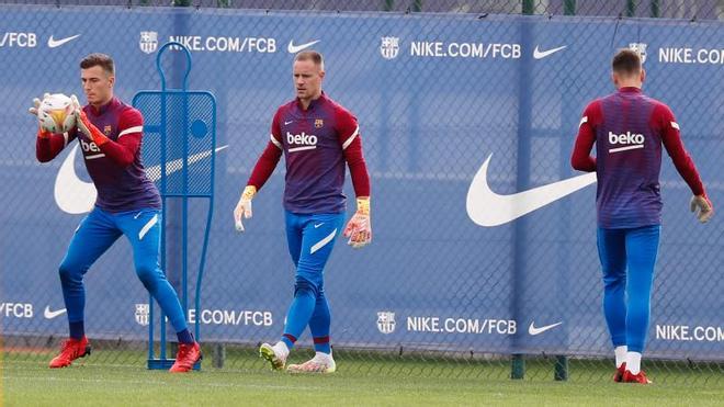 ¡El entrenamiento previo del Barça al comunicado de Koeman!