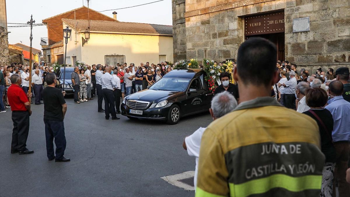 Funeral por Daniel Gullón Vara, manguerista fallecido en los grandes incendios de Zamora,  en Ferreras de Arriba