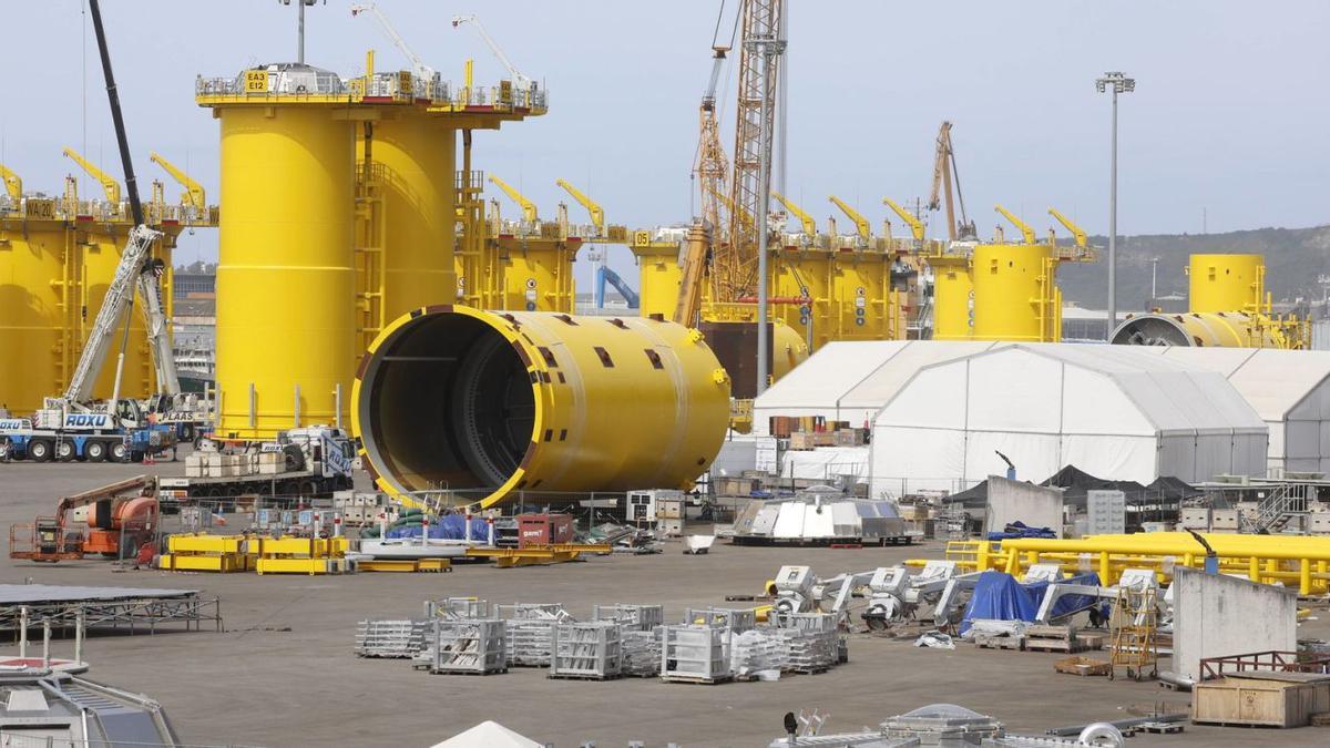 Piezas de transición (TP’s) de Windar en el Puerto de Avilés listas para su exportación, en una imagen de archivo. | LUISMA MURIAS