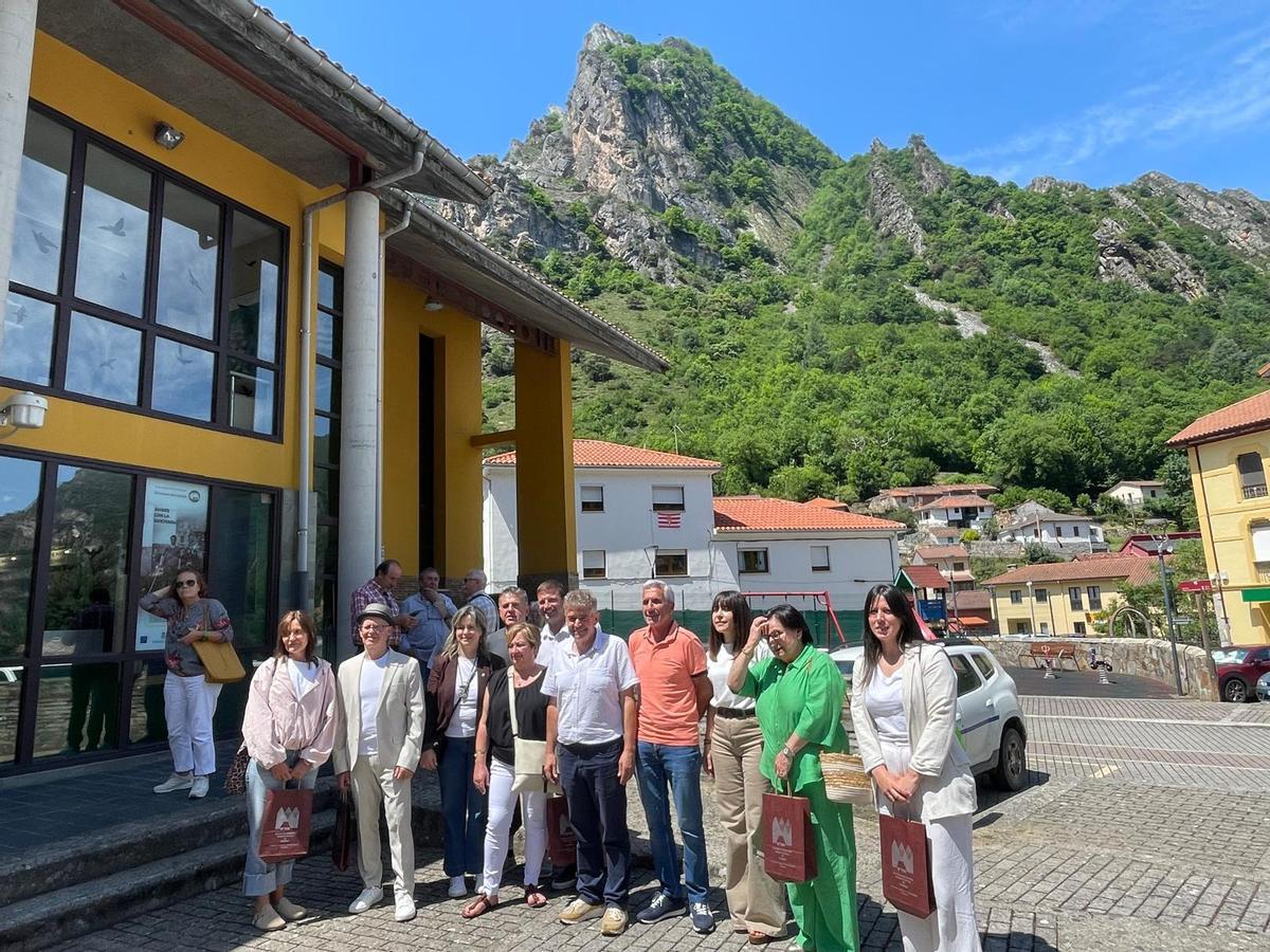 En imágenes: Mucho público en Somiedo en el encuentro de las "polas" asturianas y leonesas