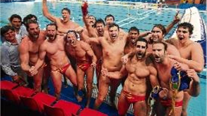 Els jugadors de la selecció espanyola de waterpolo, ahir a Trieste.