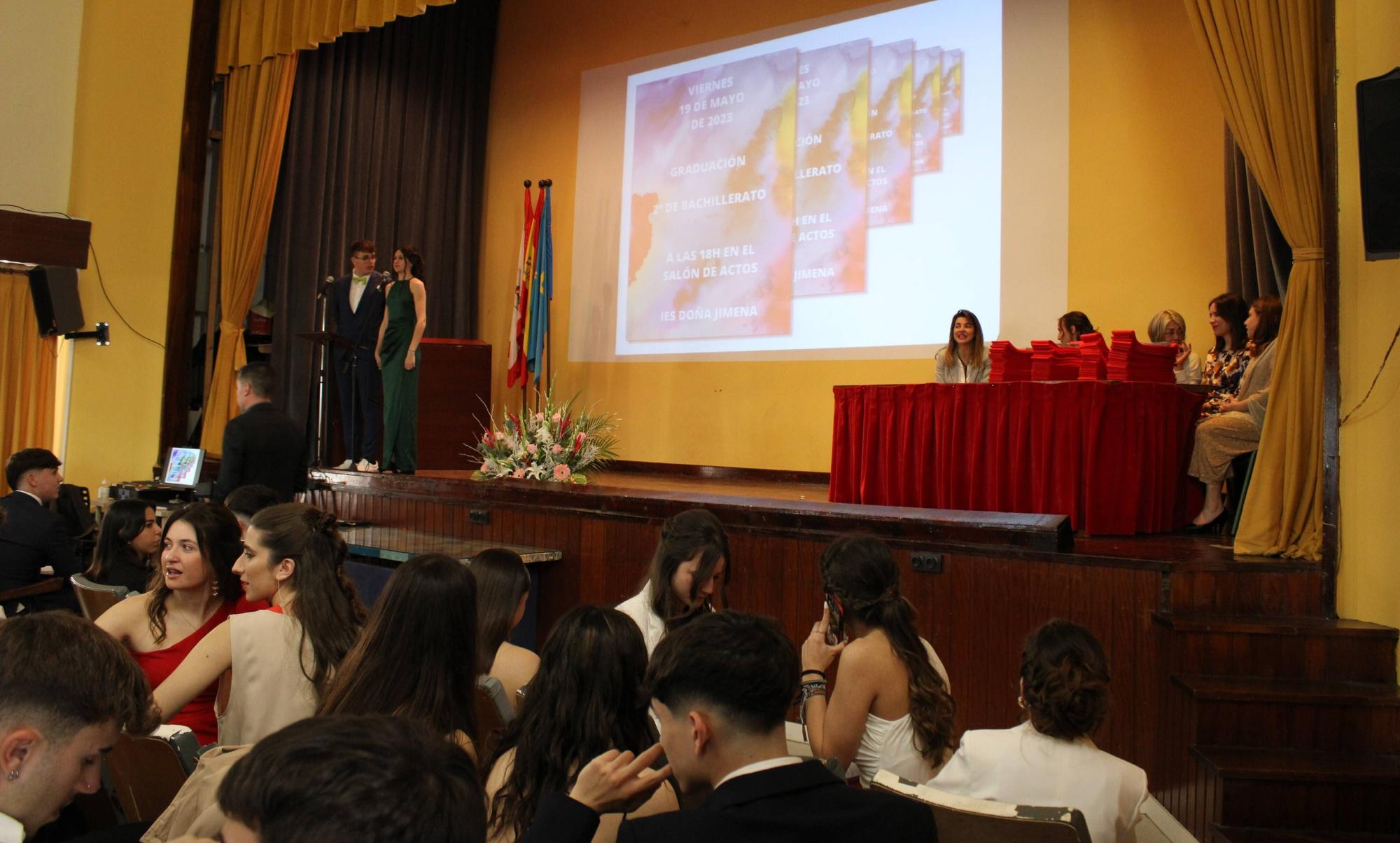 Tarde de graduaciones en los centros educativos de Gijón