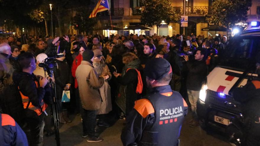 Un cordó dels Mossos d&#039;Esquadra davant d&#039;una concentració