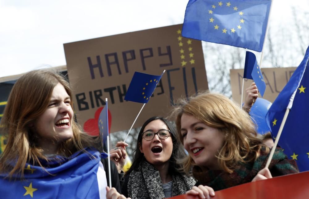 Manifestaciones a favor y en contra de la UE en Roma