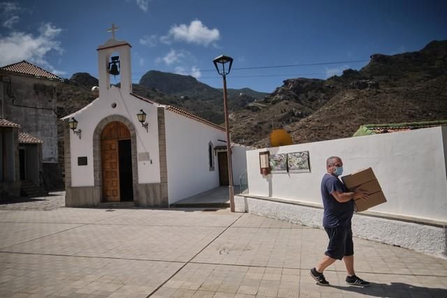 Recorrido con farmacéuticos por varios caseríos de Anaga, donde reparten medicamentos y atienden a personas en lugares aislados o con problemas para desplazarse  | 05/08/2020 | Fotógrafo: Andrés Gutiérrez Taberne