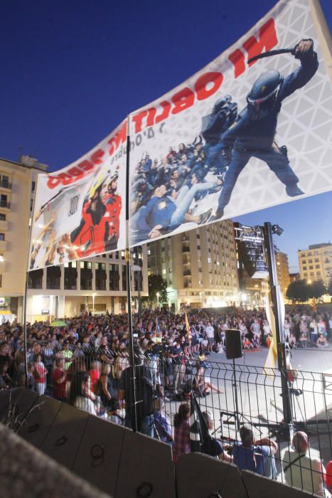 Concentració a la plaça de l''U d''octubre de Girona per l''aniversari del 20-S