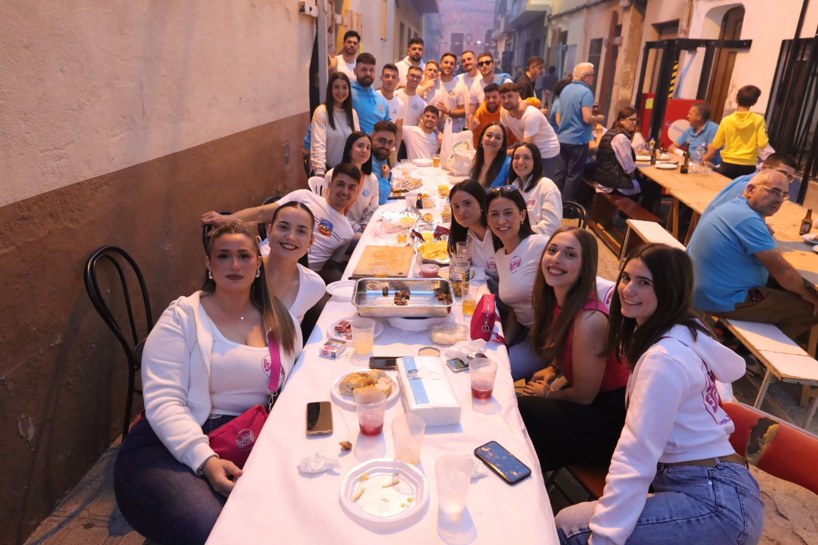 FOTOGALERÍA I Las imágenes de la Nit de la Xulla y del encuentro de elaboración de allioli de las fiestas de Vila-real