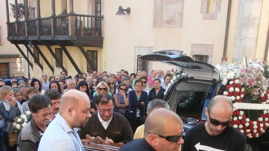 El entierro de María Oliva Barreiro, en Llanes.