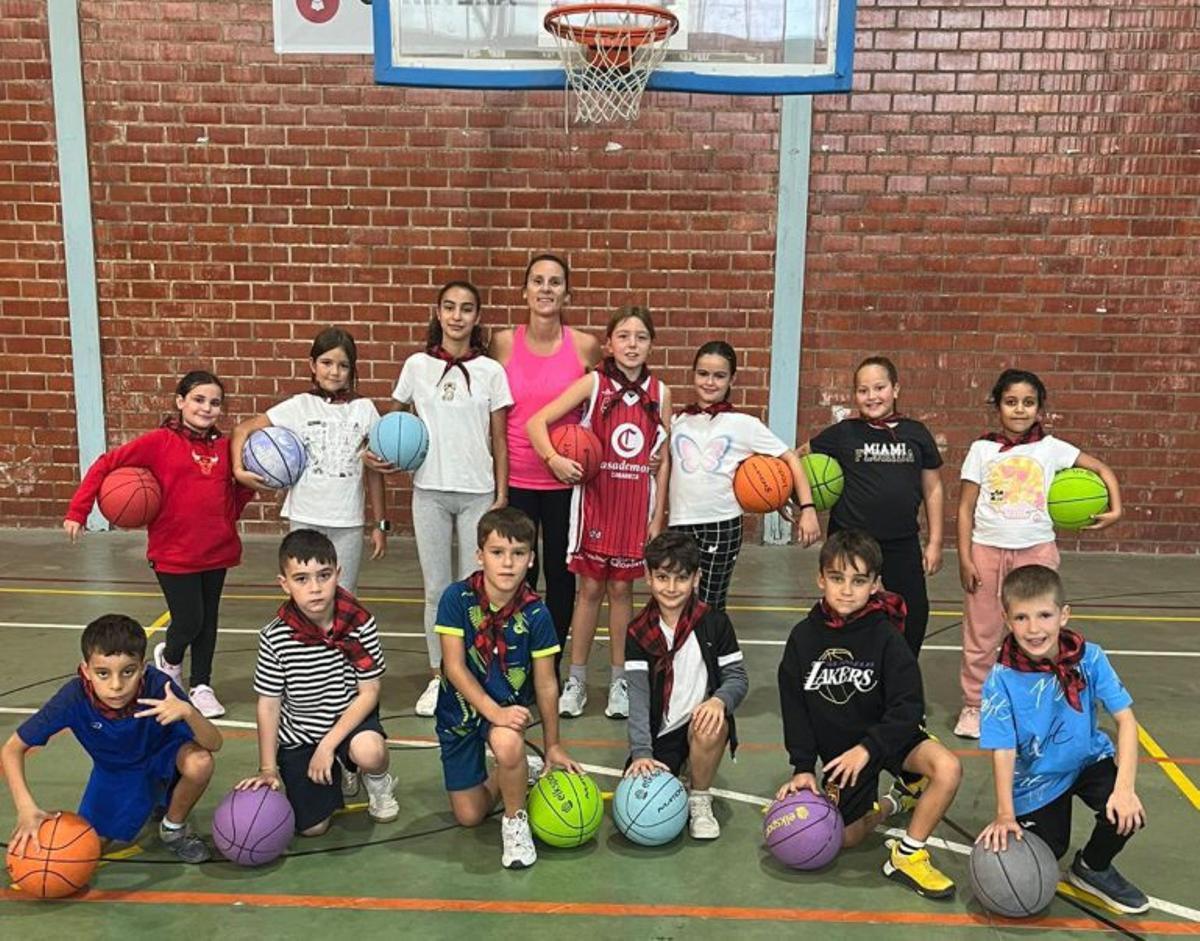 Los escolares disfrutan de una docena de actividades. | SERVICIO ESPECIAL