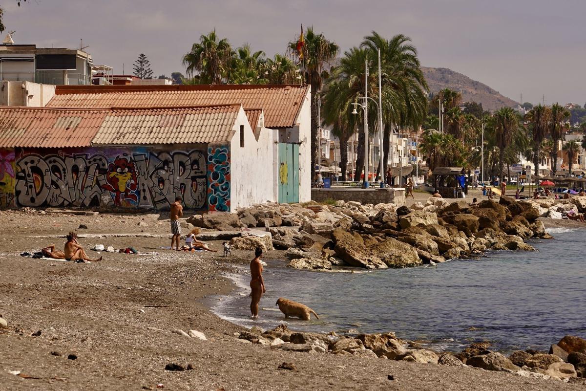 Vistas de la playa de los Baños del El Carmen y astilleros Nereo, en en el barrio de Pedregalejo