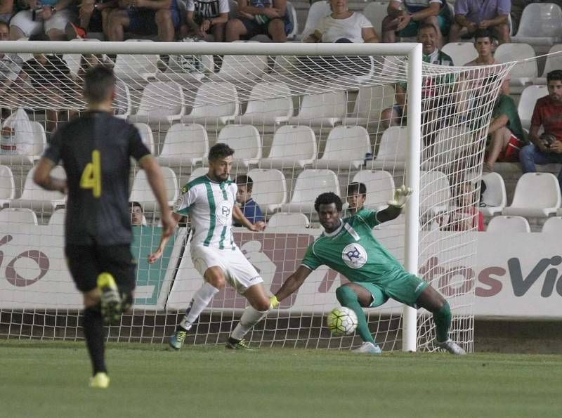 El Córdoba CF vence en su presentación al Granada