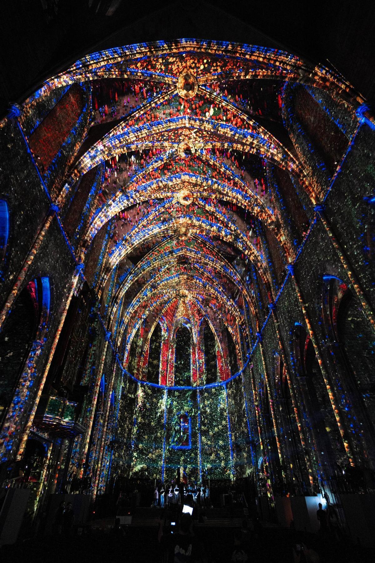 ‘LUMINISCENCE’, un espectáculo inmersivo de luz y música en Santa Maria del Pi