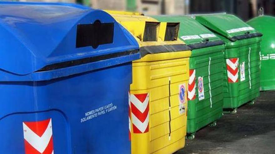 Una campaña promueve el uso de los cubos de basura amarillo  y azul.