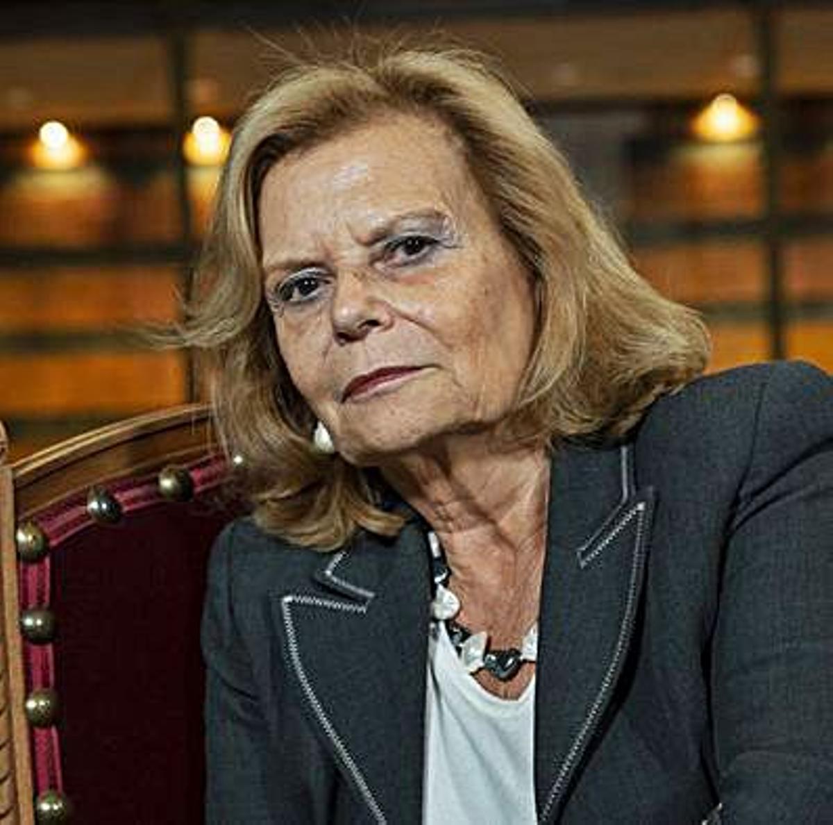 Doce letras con nombre de mujer