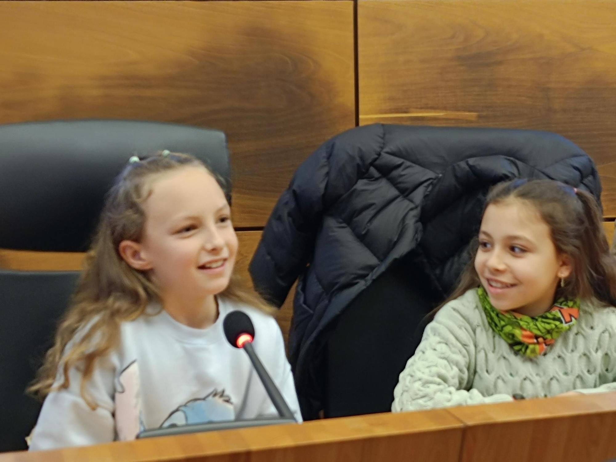 Los alumnos del Colegio Público El Carbayu, de Lugones, visitan el Ayuntamiento de Siero