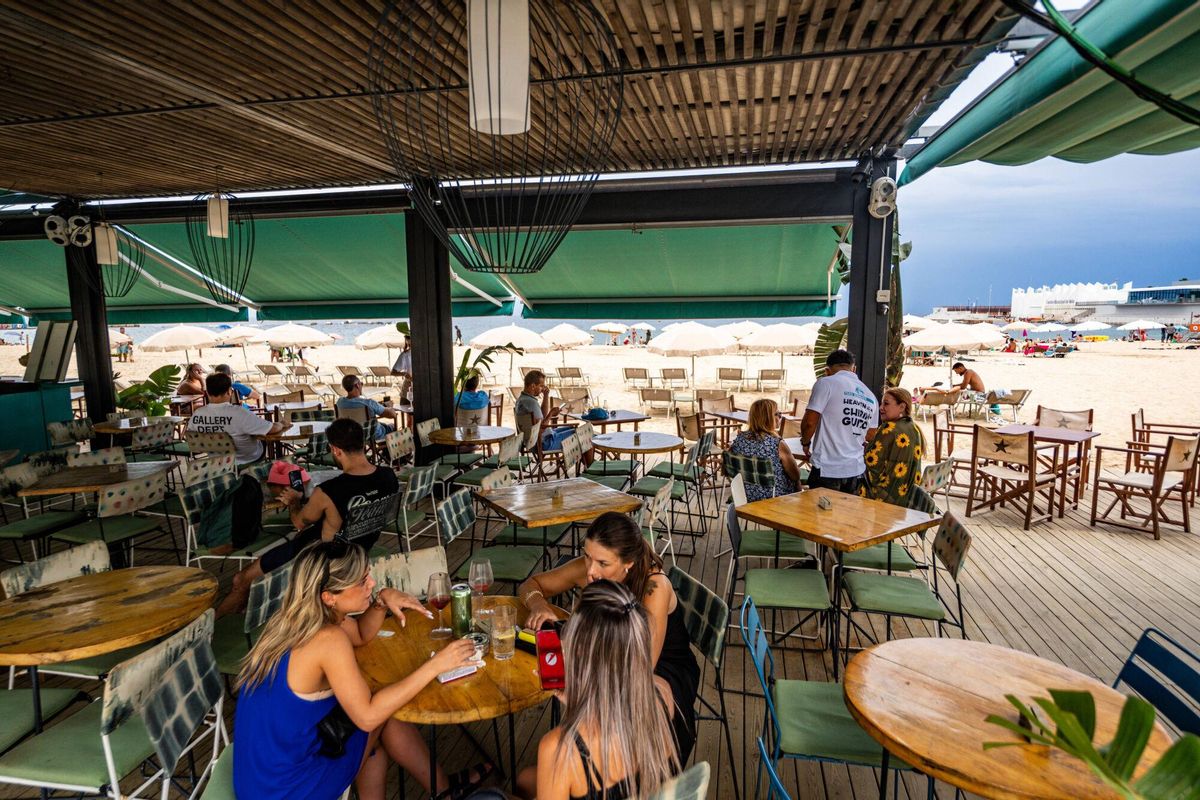Barcelona canvia el model d’adjudicació dels xiringuitos de platja per frenar les subhastes milionàries Barcelona canvia el model d’adjudicació dels xiringuitos de platja per frenar les subhastes milionàries