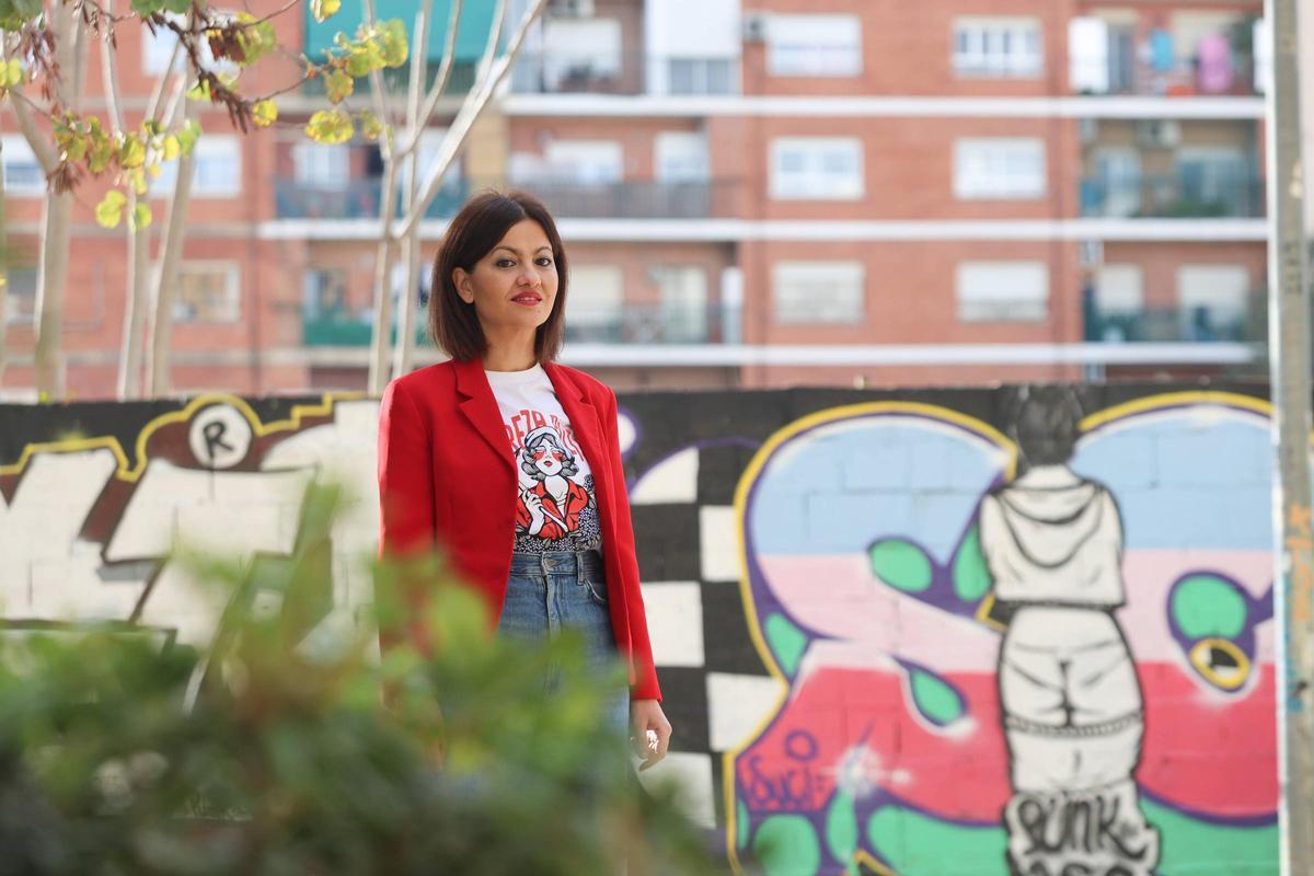 Sira Rego, de madre valenciana y padre palestino, en un recorrido realizado con Levante-EMV por Malilla, el barrio obrero donde creció.