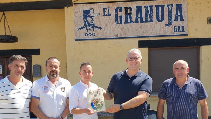 Entrega de la Marca Reserva de la Biosfera al bar &quot;El Granuja&quot;