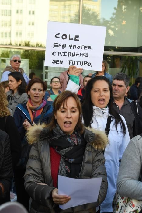 Madres y padres de alumnos han leído un manifiesto para denunciar la "discriminación sistemática" que ejerce la Administración contra los derechos educativos de las personas vulnerables.