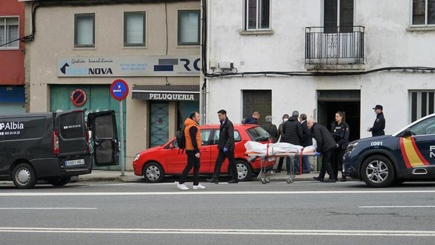 Fallece un hombre tras sufrir un infarto en su coche en la rúa do Restollal