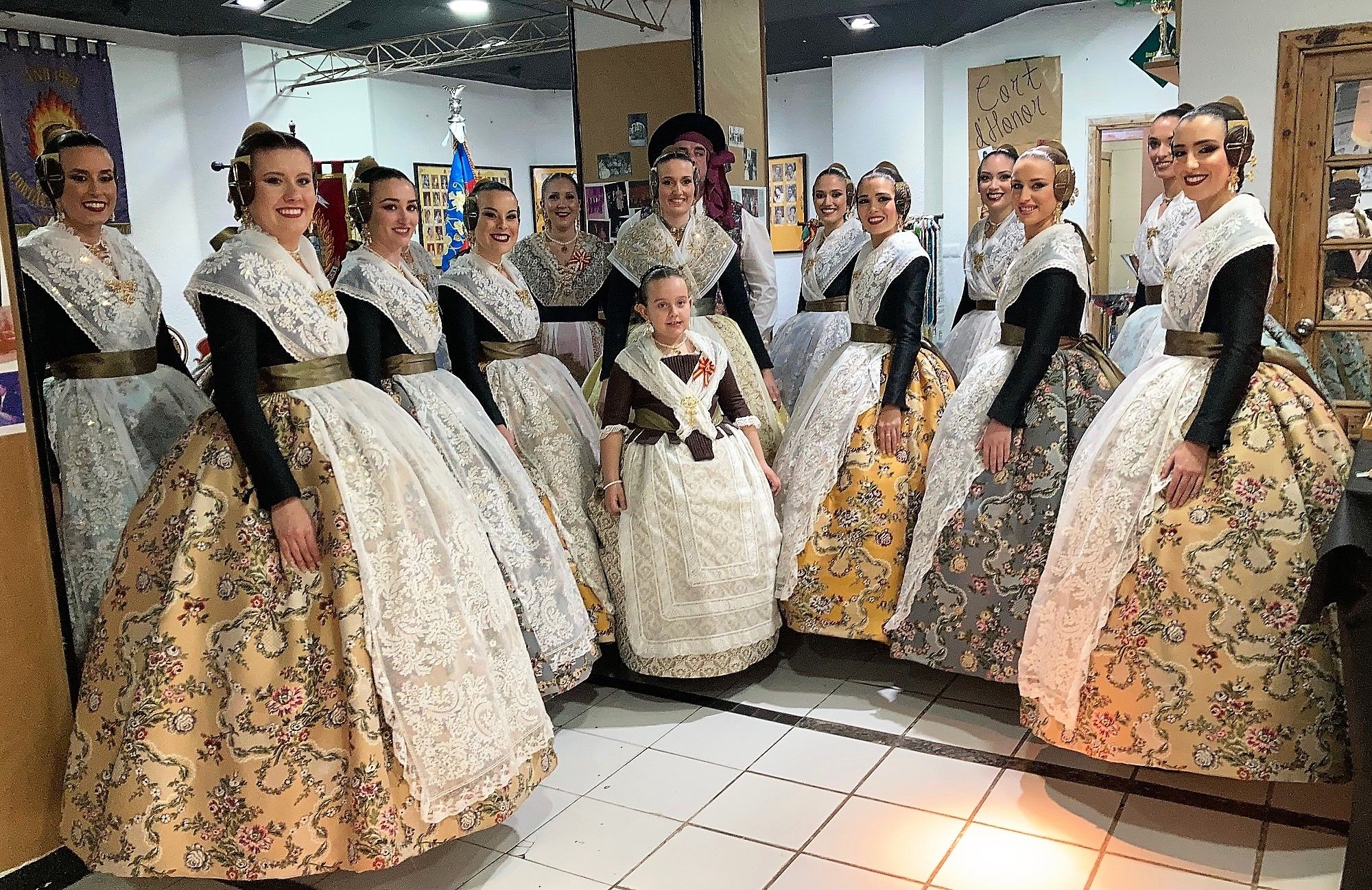 Exposición e inauguración de los 100 años de la falla Portal de Valldigna-Salinas