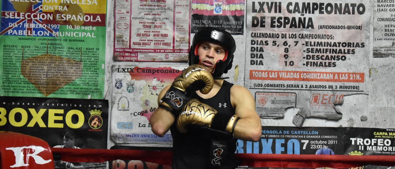 Ismael Conde lo da todo por el boxeo, al igual que sus compañeros y entrenadores del Club La Unión.