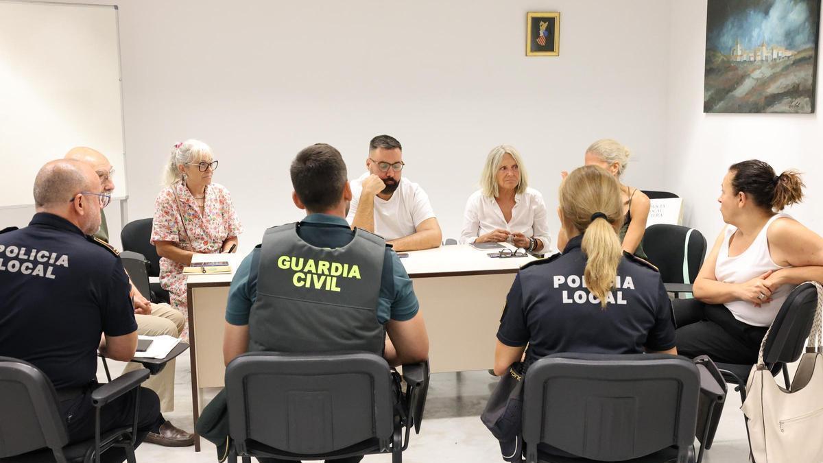 La reunión con los propietarios del edificio con el ayuntamiento y las fuerzas de seguridad.