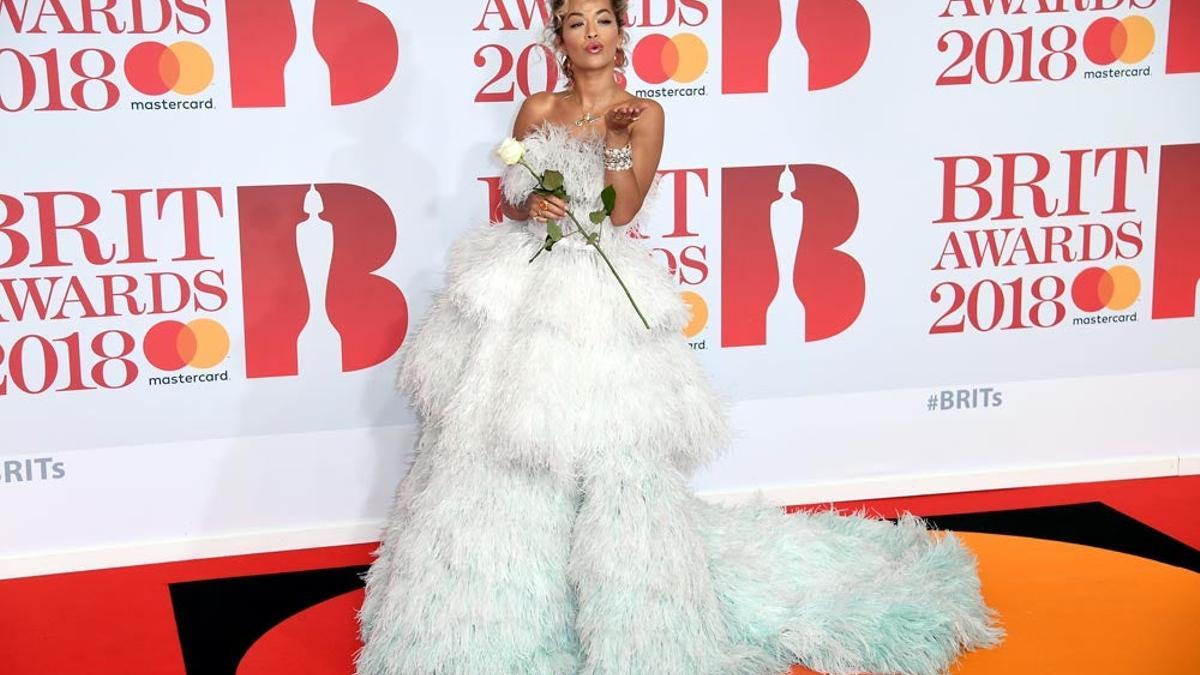 Rita Ora, de Ralph &amp; Russo en los Brit Awards 2018