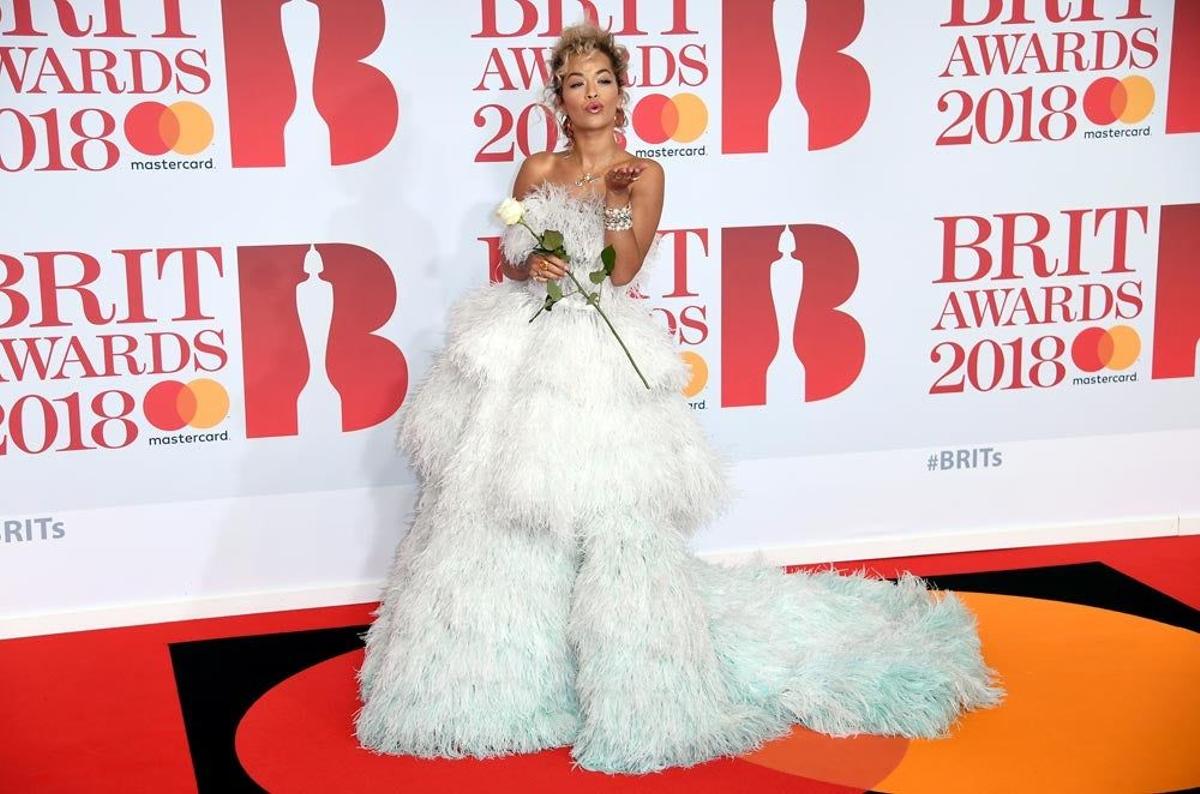 Rita Ora, de Ralph &amp; Russo en los Brit Awards 2018
