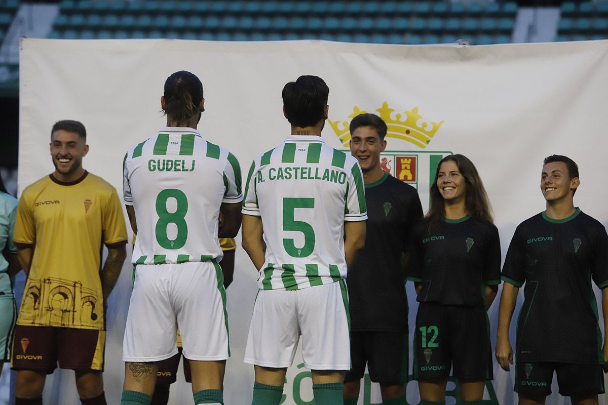 Presentación de las nuevas equipaciones del Córdoba CF