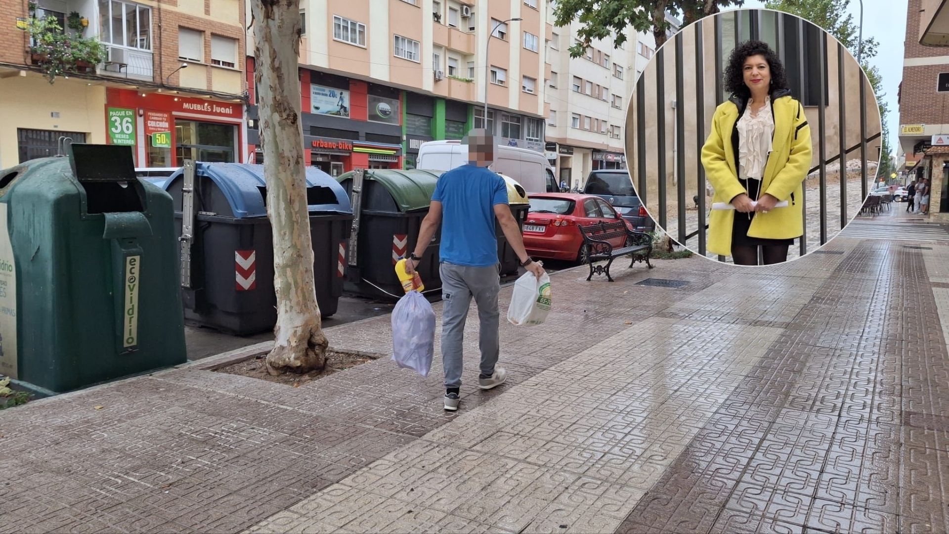 Un vecino hace uso de los contenedores de basura en Badajoz.