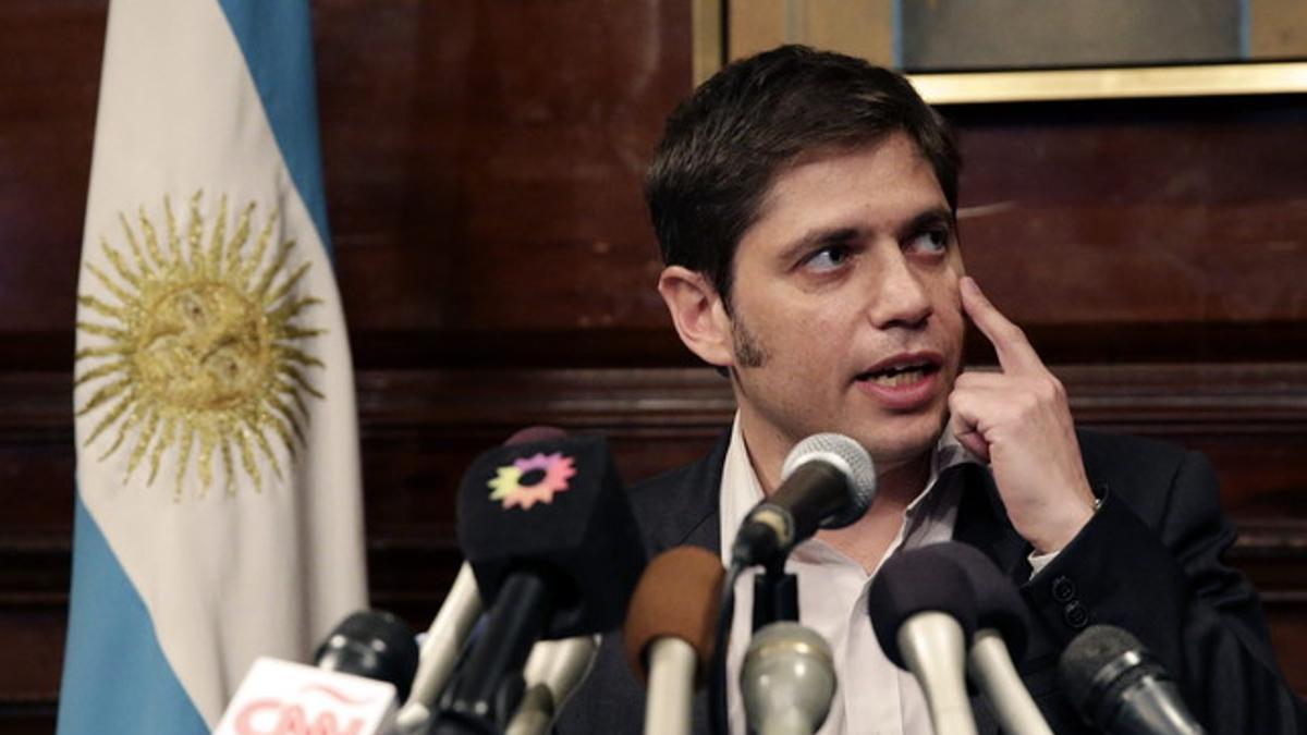 El ministro de Economía, Axel Kicillof, en rueda de prensa, esta madrugada en el consulado de Argentina en Nueva York.