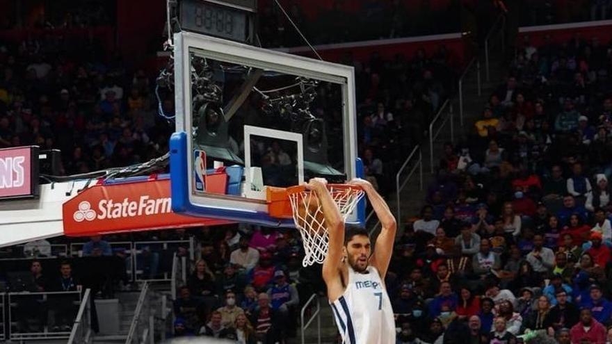 Aldama bate su récord de asistencias en la NBA en la victoria de los Grizzlies ante los Pistons